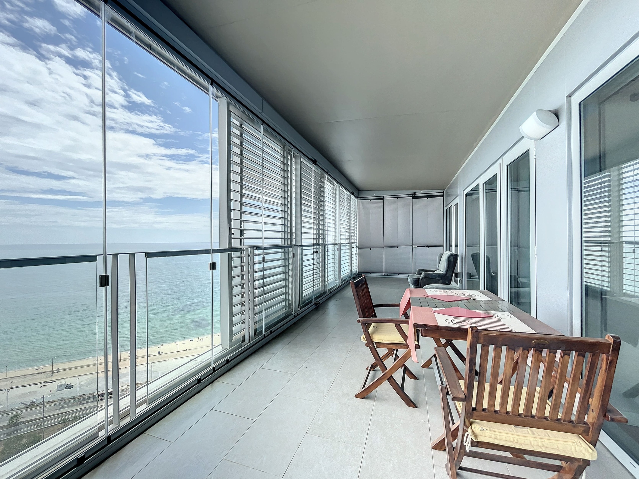 Espectacular piso con terraza y vistas al mar, vendido en Diagonal Mar de Barcelona