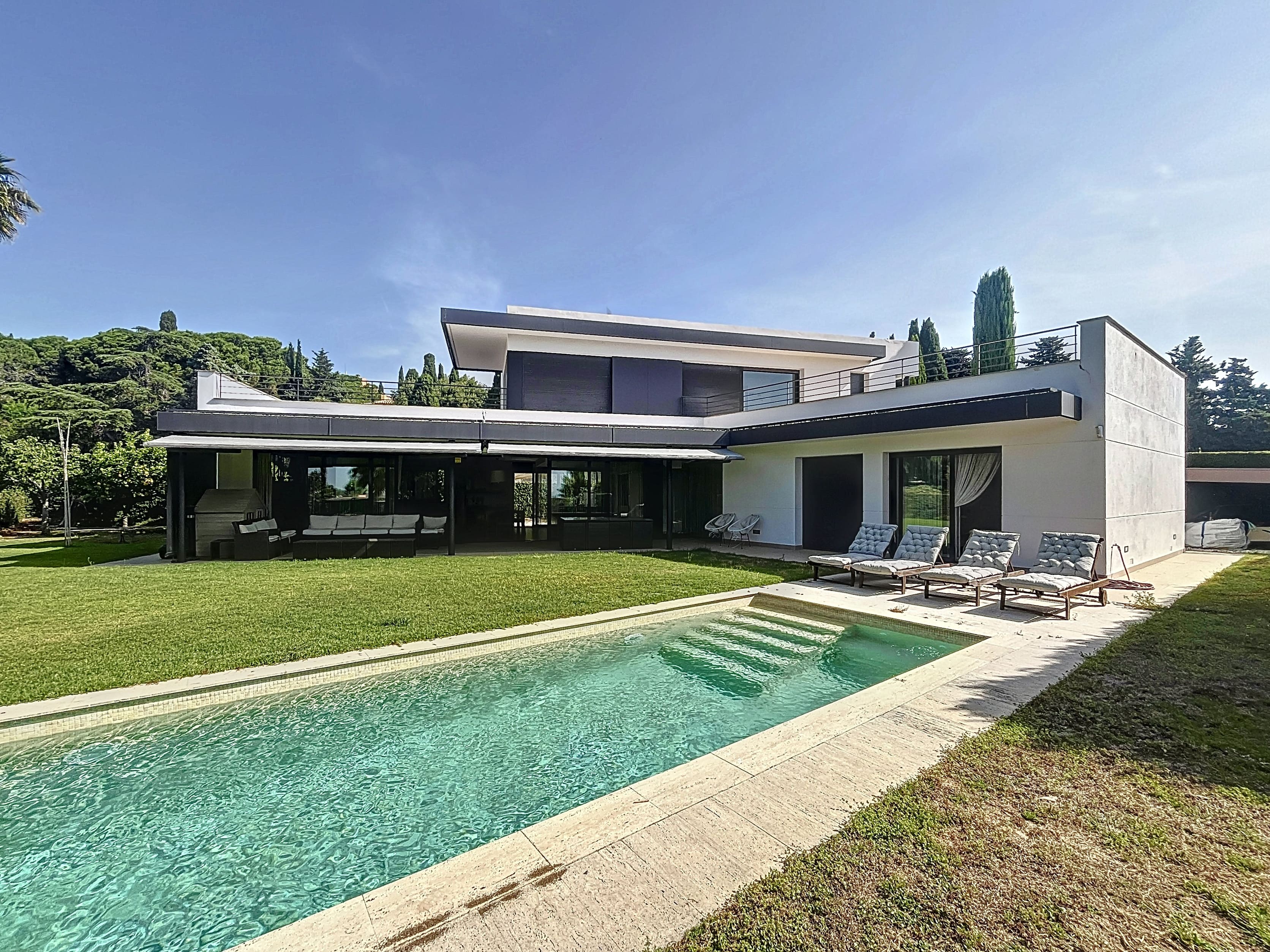 Acquistare una casa nel Maresme: mare, privacy e vicinanza a Barcellona