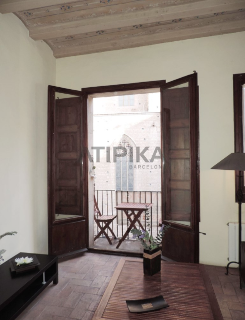 Piso con vistas a Santa María del Mar - Atipika Lifestyle Properties 2023