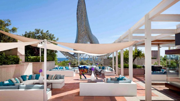 Arola, cocktails facing the Mediterranean - Atipika Lifestyle Properties 2022