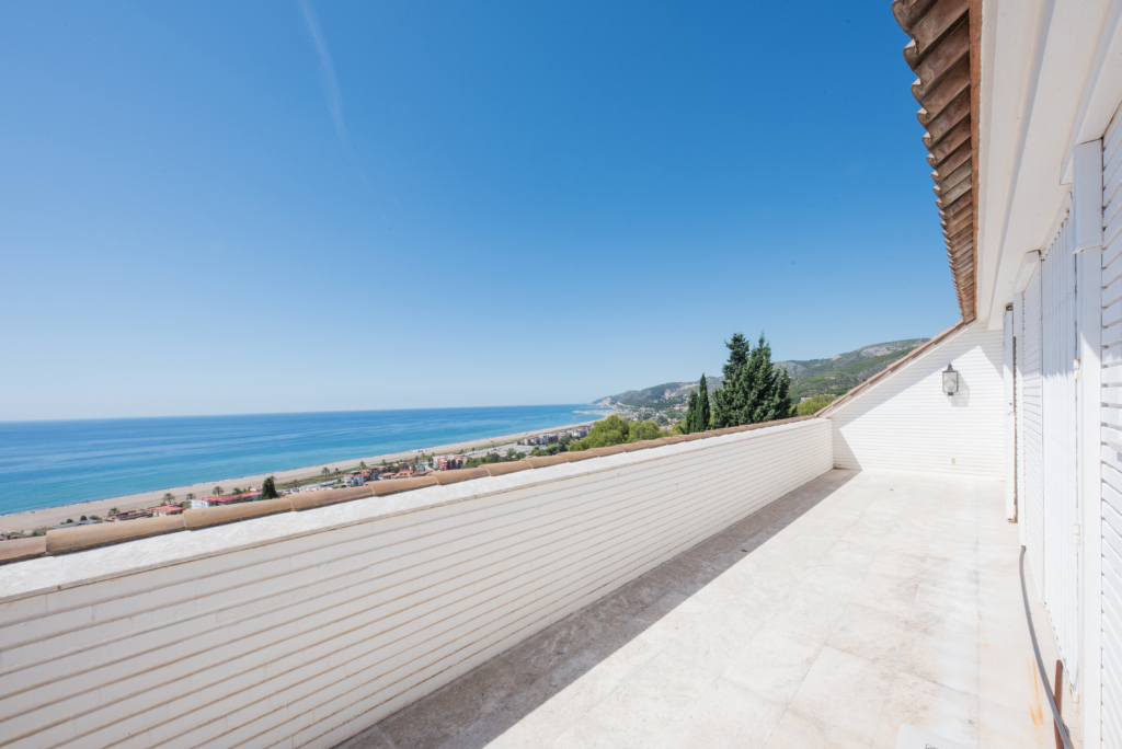 luxury property of 770m2 with sea views