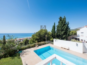 Exclusiva villa mediterránea con vistas al mar, alquilada en Castelldefels - Atipika Lifestyle Properties 2023