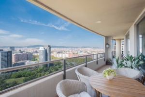 Las ventajas de vivir cerca del mar en Barcelona - Atipika Lifestyle Properties 2023