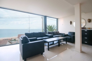 Atipika Castelldefels vende un auténtico mirador al mar - Atipika Lifestyle Properties 2023