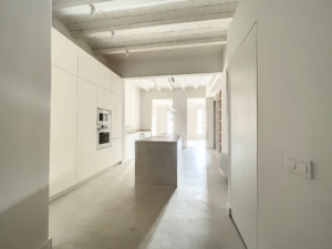 El departamento de ventas de Atipika Barcelona cierra la operación de este magnífico piso reformado al lado de Enrique Granados