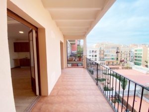 Este maravilloso piso con terraza fue alquilado con éxito desde nuestra oficina de Barcelona
