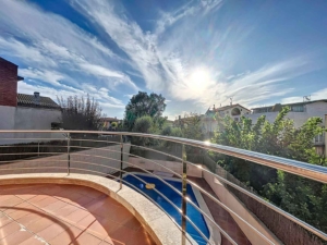 Chalet en venta con piscina y jardín en Vilafranca del Penedès